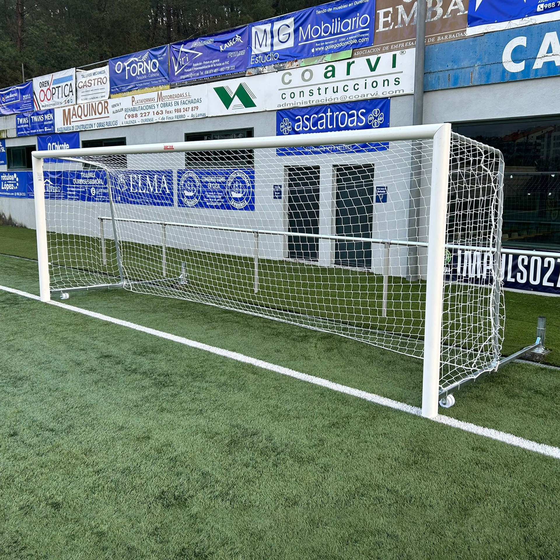 Juego porterías aluminio fútbol 7 90 mm abatibles con arquillos cincados - Imagen 2