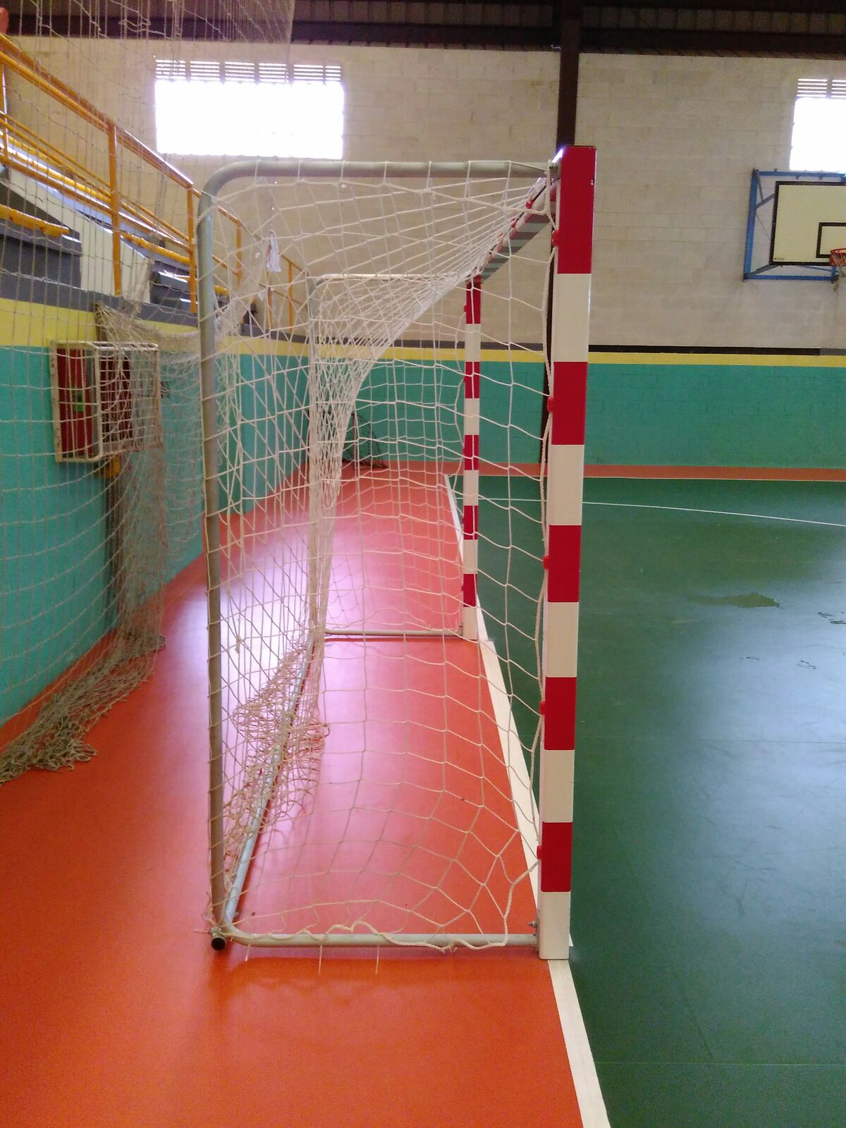 Juego porterías aluminio balonmano-fútbol sala 80x80 trasladables con base tubo redondo - Imagen 3