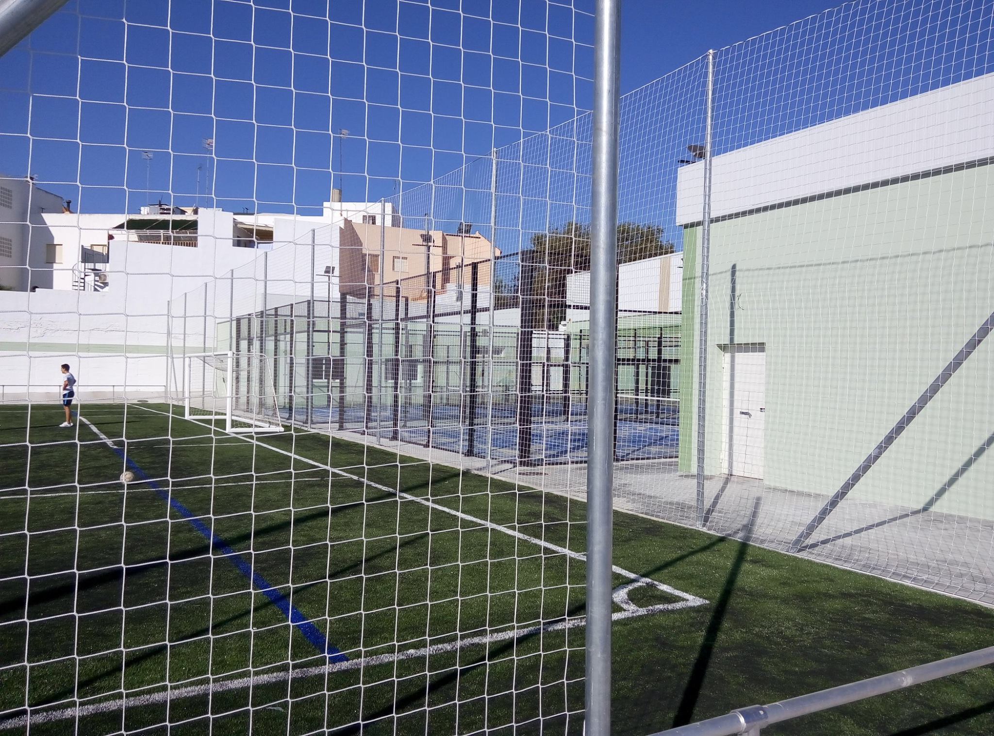Poste metálico galvanizado 6m para red protección sin botes - Imagen 2